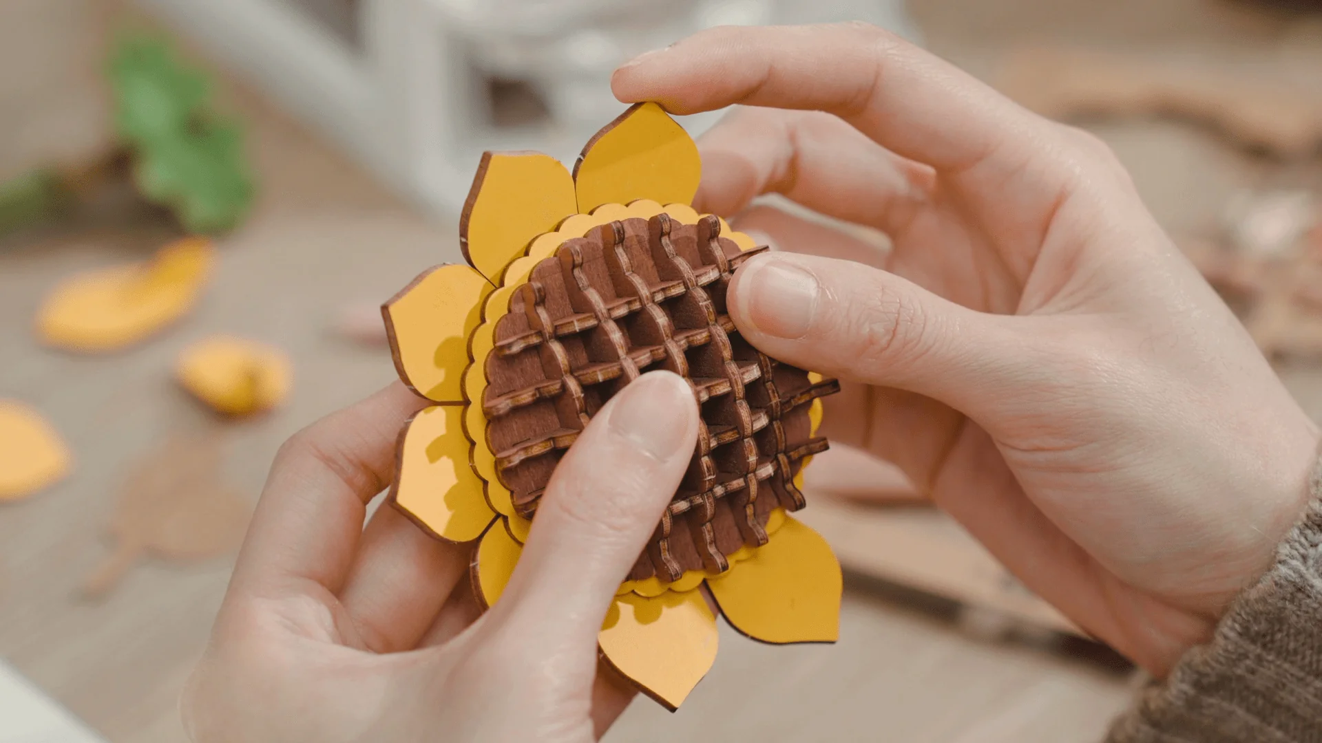 3D Wooden Flower Puzzles: Sunflower - Image 6