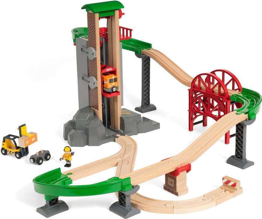 BRIO Lift & Load Warehouse Set - Image 7