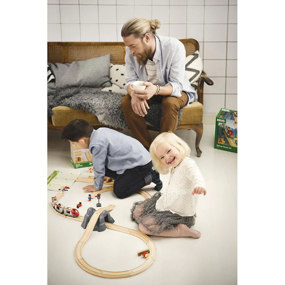 Brio Railway Starter Set - Image 2