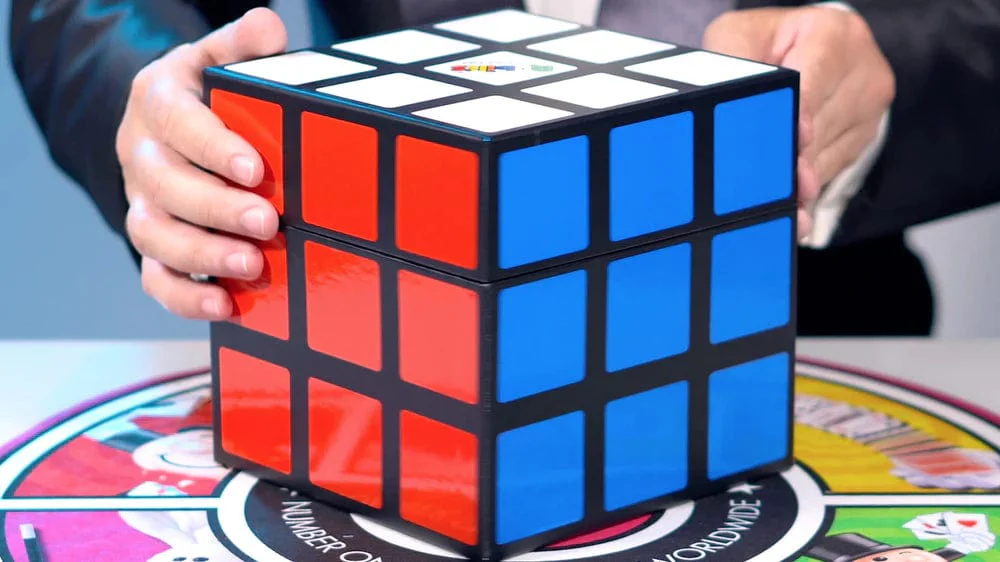 Rubik’s Amazing Box of Magic Tricks - Image 2