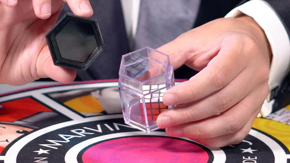 Rubik’s Amazing Box of Magic Tricks - Image 3
